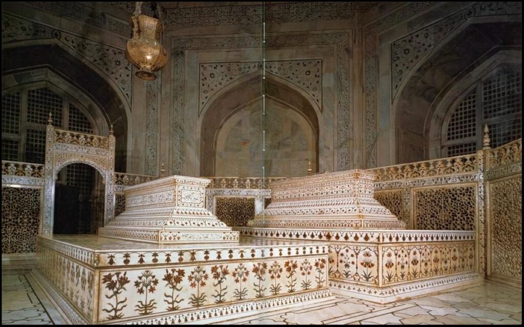 the-tomb-of-Shah-Jahan-and-his-wife-Mumtaz-Mahal