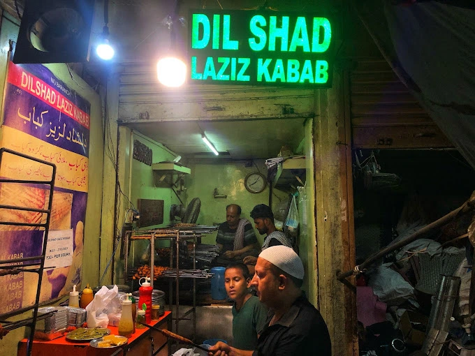 Dilshad-laziz-kabab-zakaria-street-food-guide-kolkata